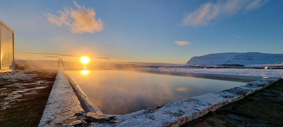 Kirkjubraut - Church Street Villa Talknafjordur Kültér fotó