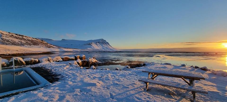 Kirkjubraut - Church Street Villa Talknafjordur Kültér fotó