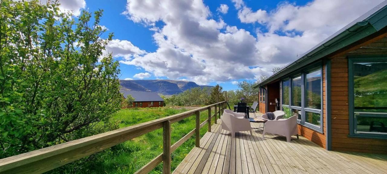 Kirkjubraut - Church Street Villa Talknafjordur Kültér fotó