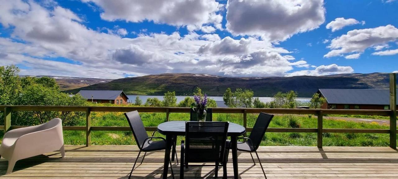 Kirkjubraut - Church Street Villa Talknafjordur Kültér fotó