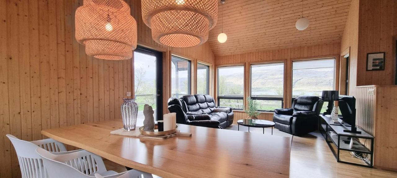 Kirkjubraut - Church Street Villa Talknafjordur Kültér fotó