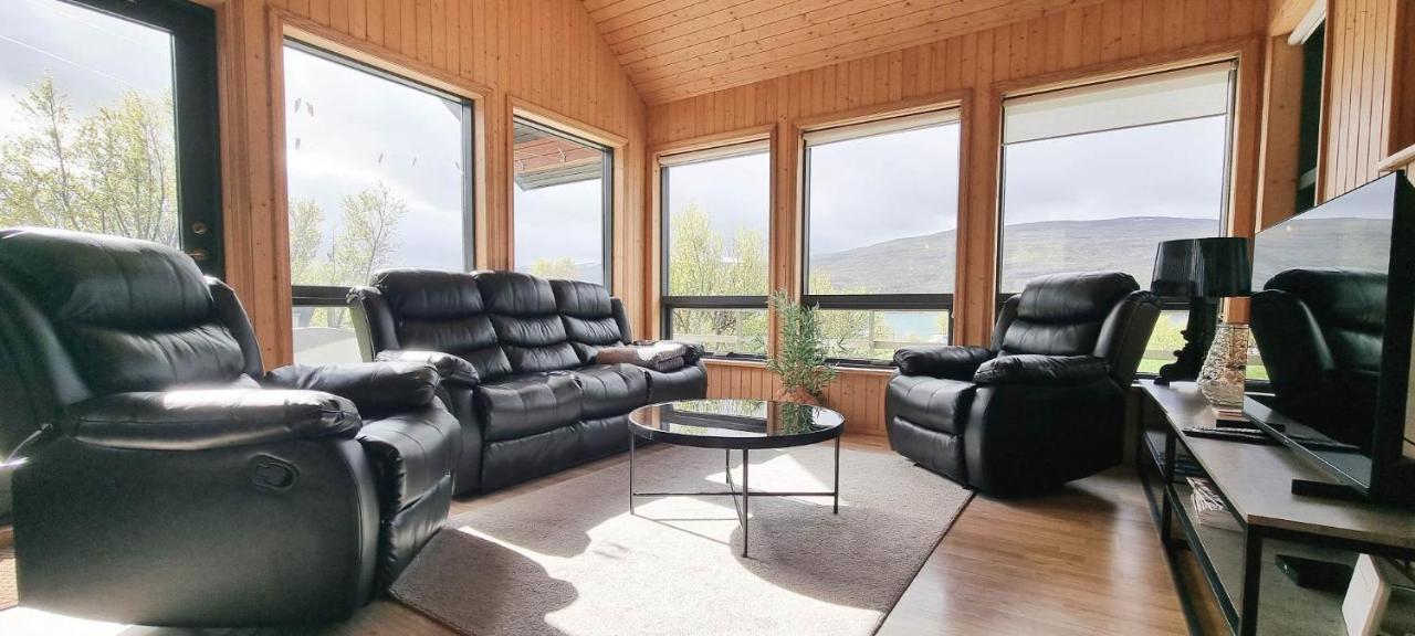 Kirkjubraut - Church Street Villa Talknafjordur Kültér fotó