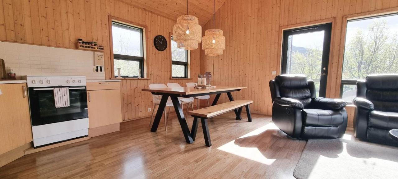 Kirkjubraut - Church Street Villa Talknafjordur Kültér fotó